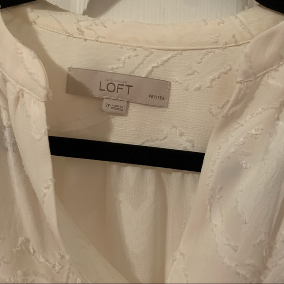 White blouse - Picture 2 of 3